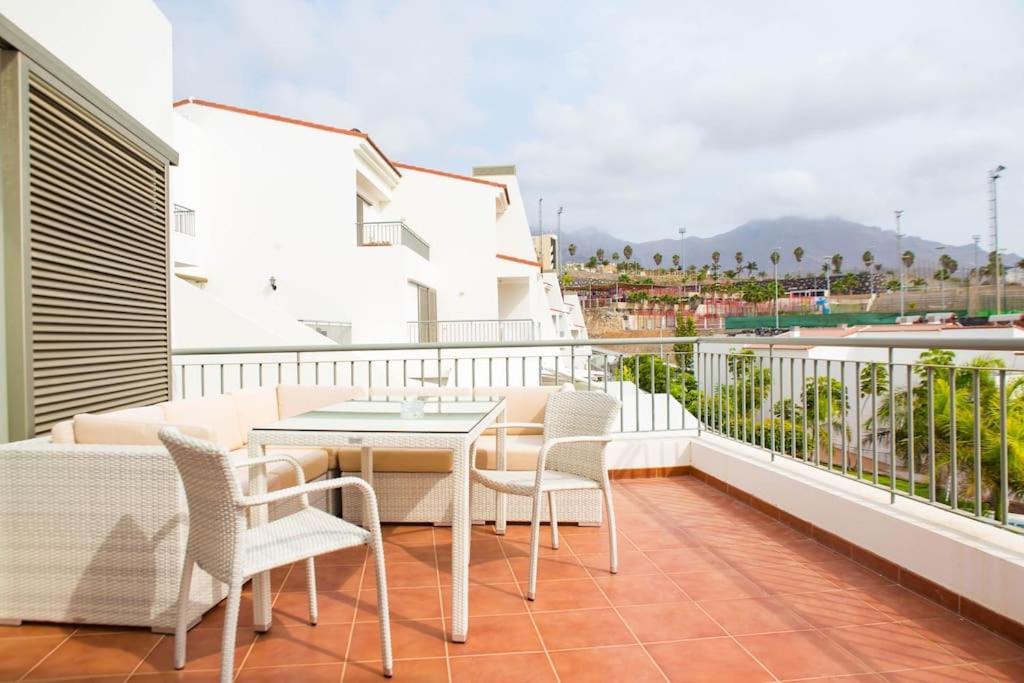 2 Bedrooms Apartment In Magnolia Golf Resort, La Caleta Costa Adeje  Extérieur photo